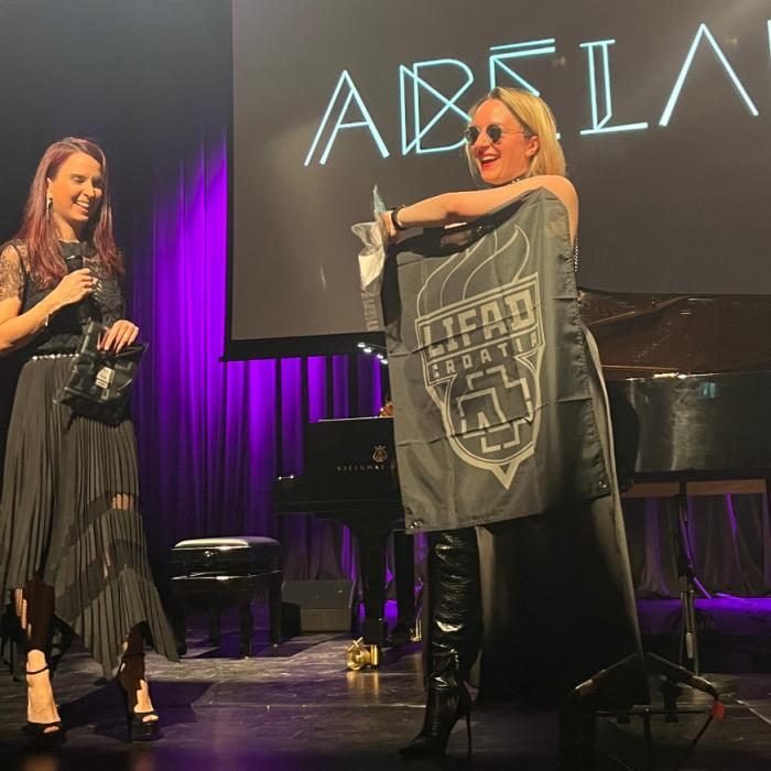 Héloïse & Yolande iz Abélarda, Francuska